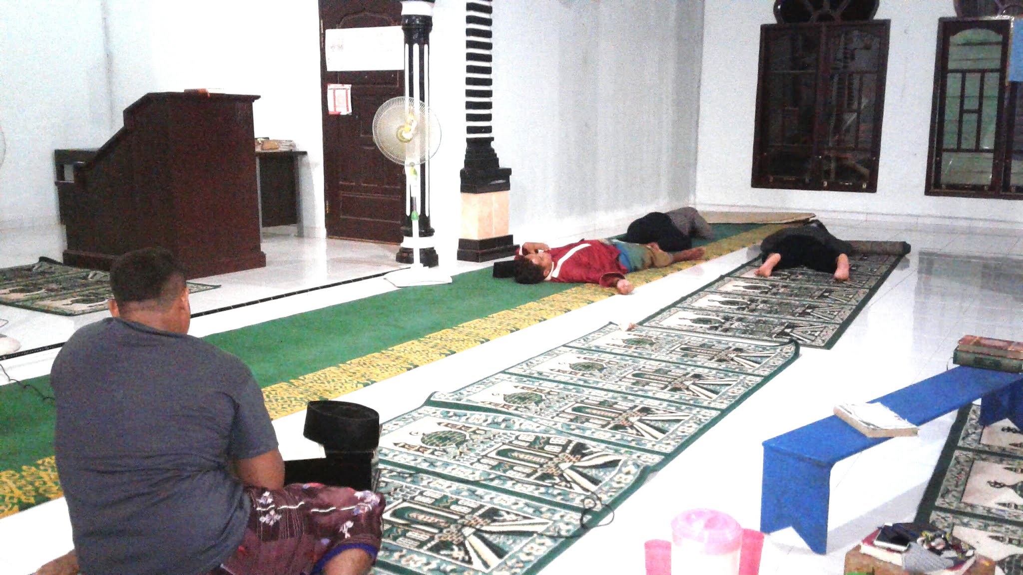 Tidur Di Masjid Dan Musholla Malam Ramadhan Menjadi Kebiasaan Yang Harus Dilestarikan